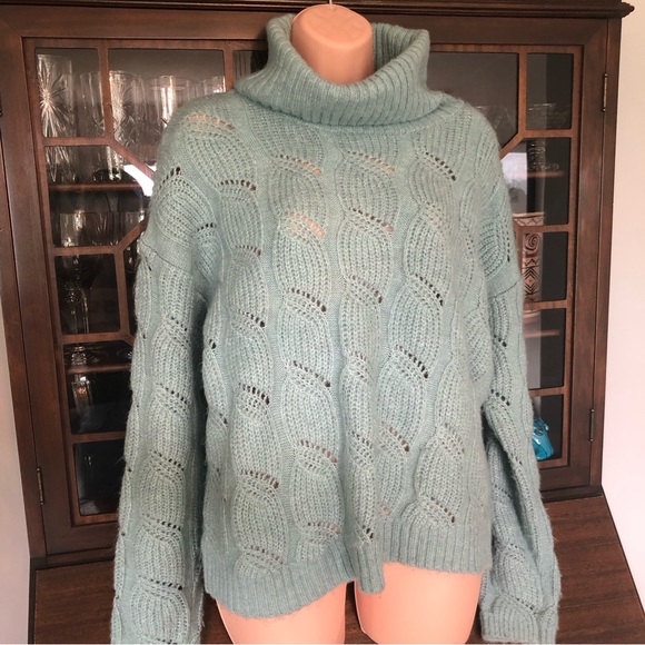 Pink Rose Sweater - Picture 4 of 9